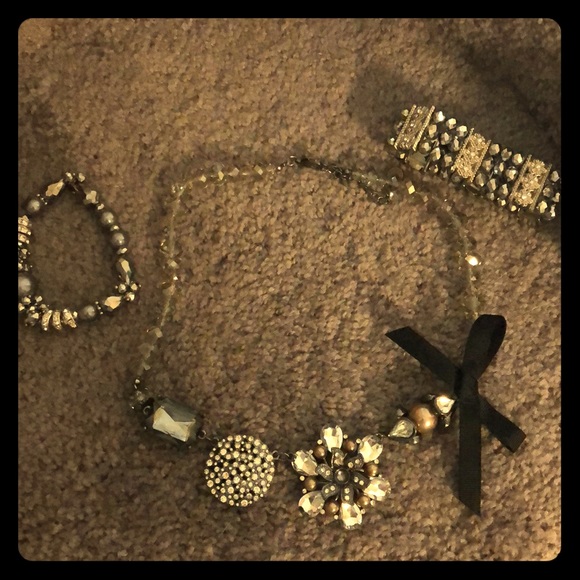 Claire's Jewelry - Necklace and Bracelet Set Claire's Jewelry - Necklace and Bracelet Set
